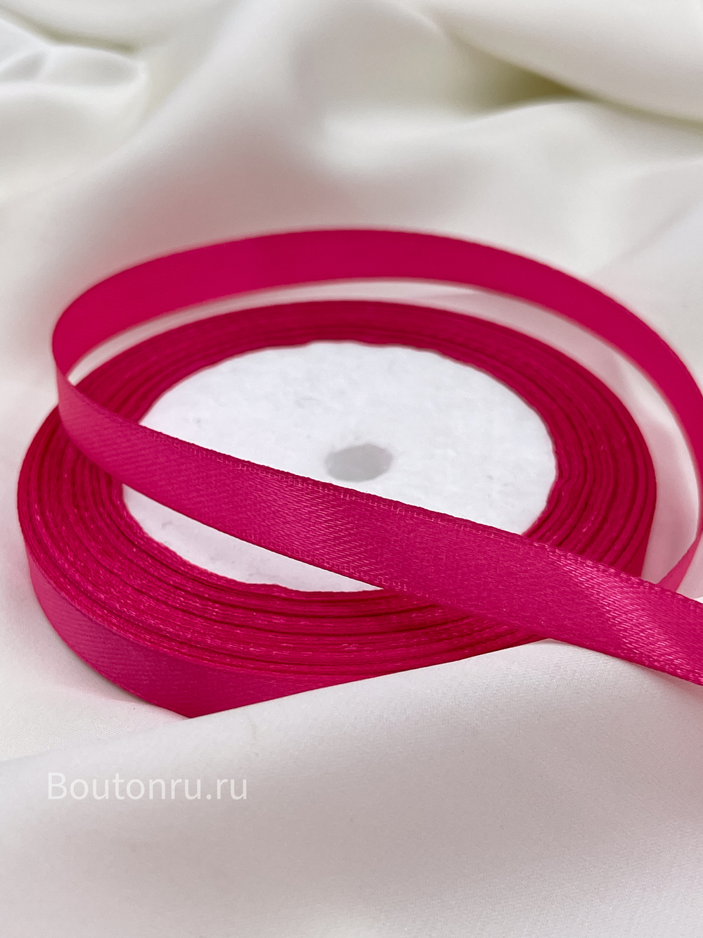 Атласная лента фуксия