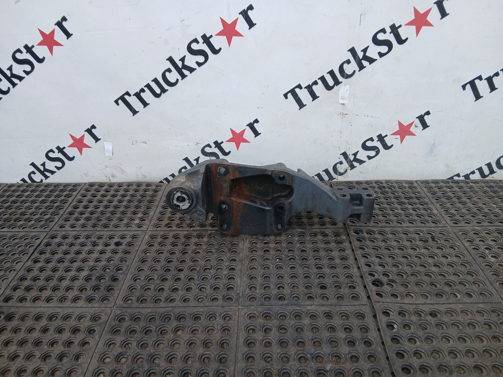 Кронштейн передней рессоры левый 2017 г.