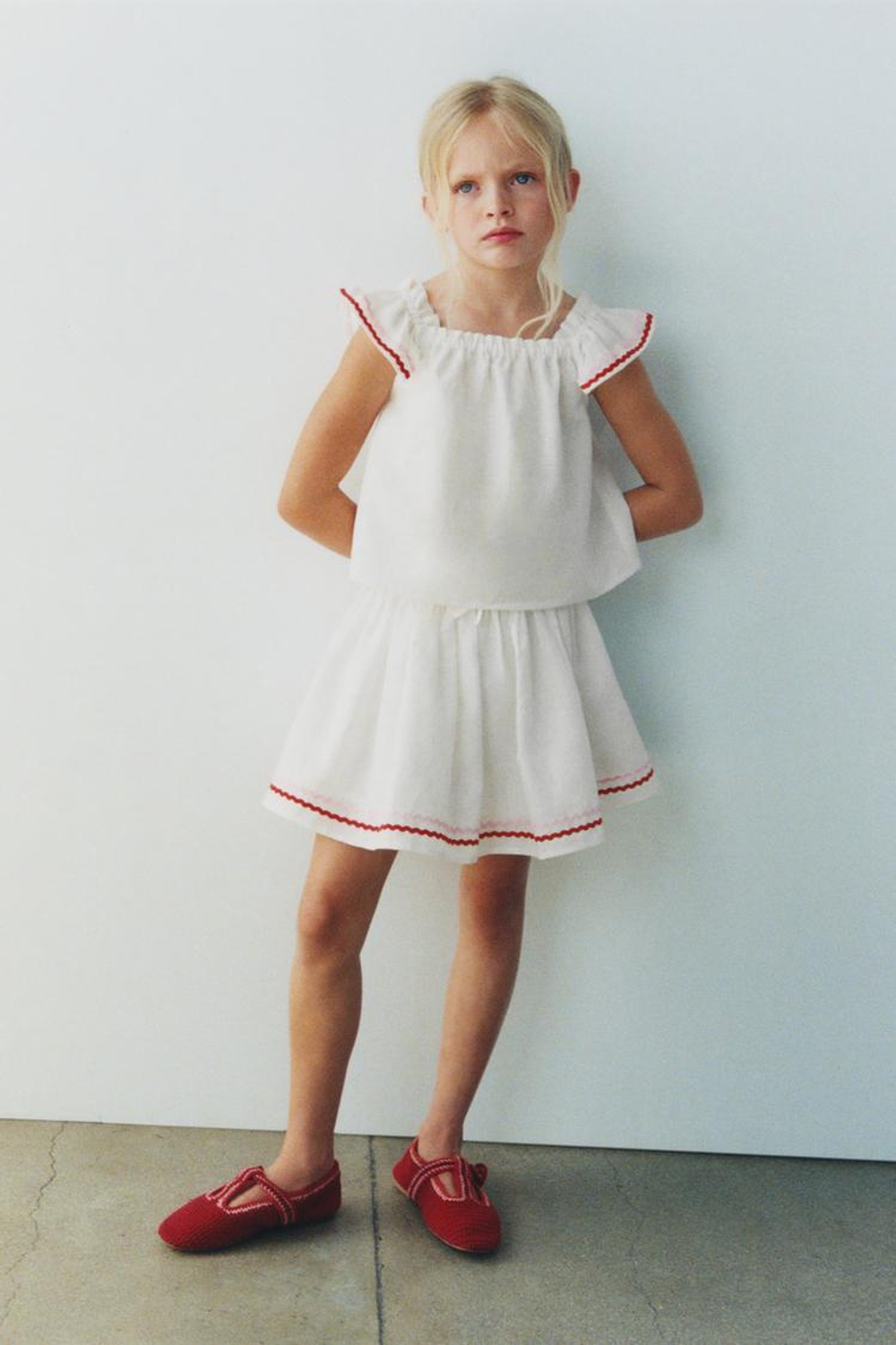 ZARA ТОП ИЗ СМЕСОВОГО ЛЬНА С ВОЛНИСТЫМИ КРОМКАМИ, СВЕТЛЫЙ ЭКРЮ