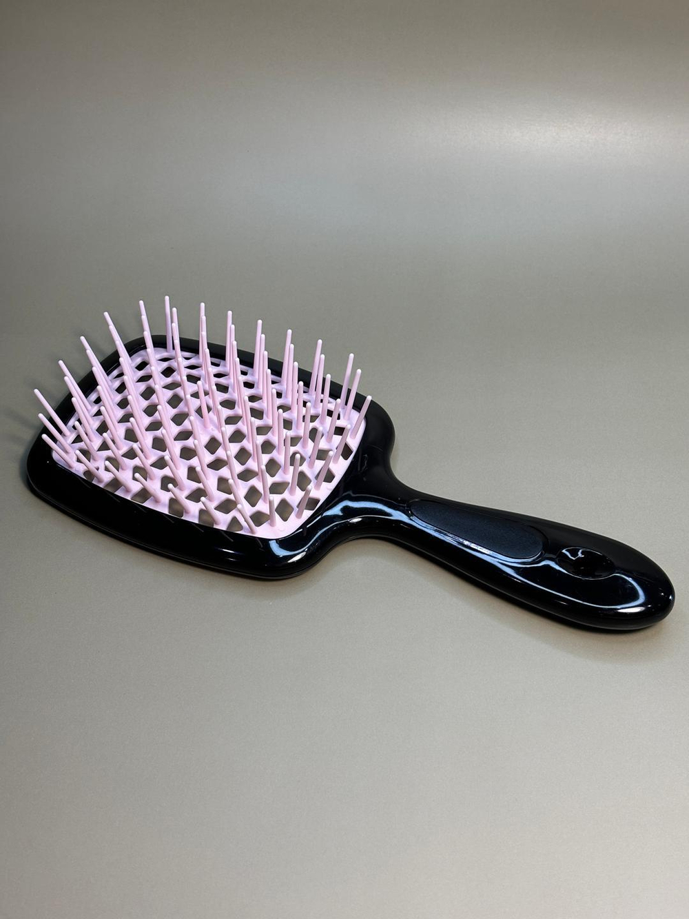 Расческа черно-розовая Hollow Comb