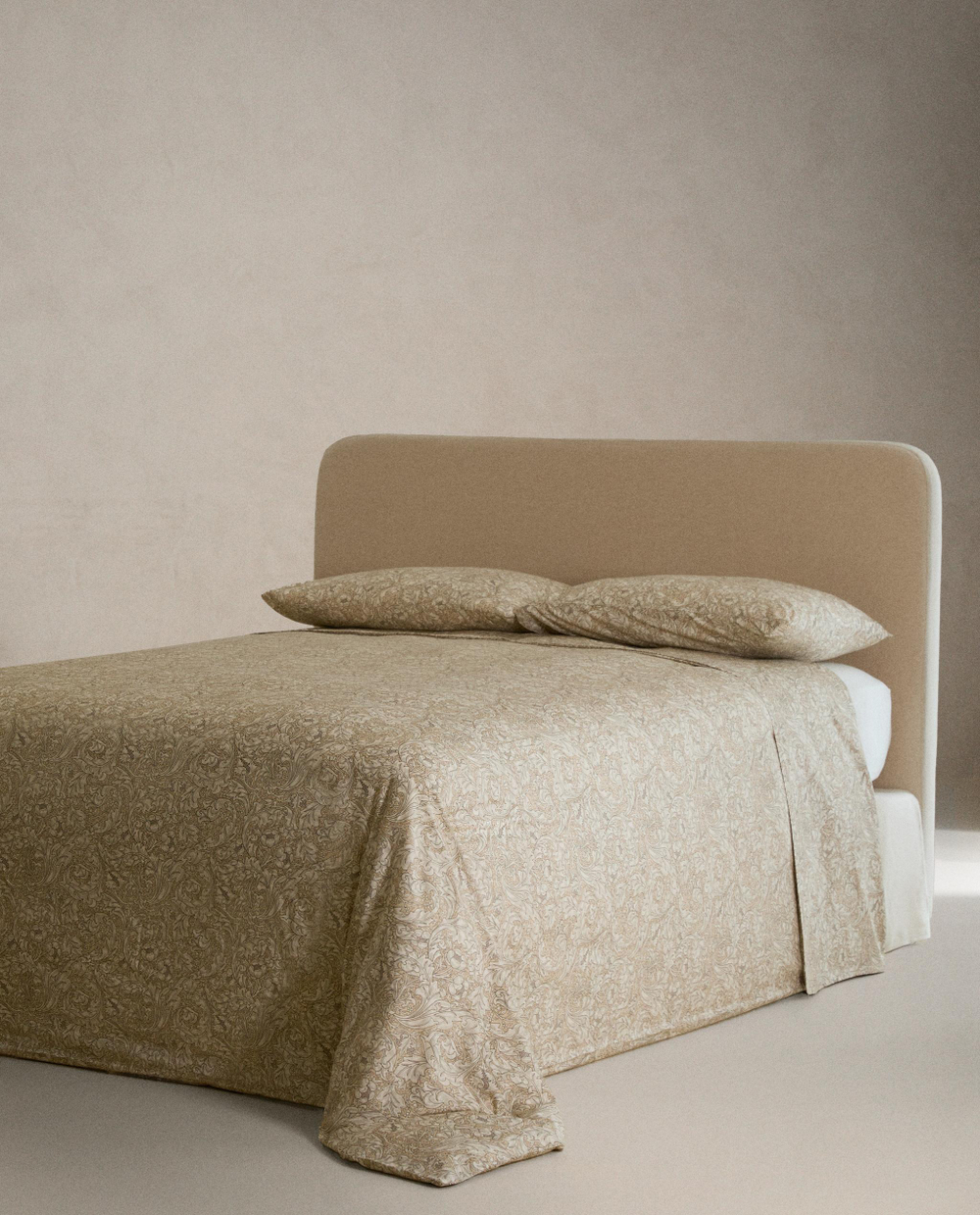 Простыня Zara Home сатин, хлопок 100%, с цветочным принтом, 5179/089