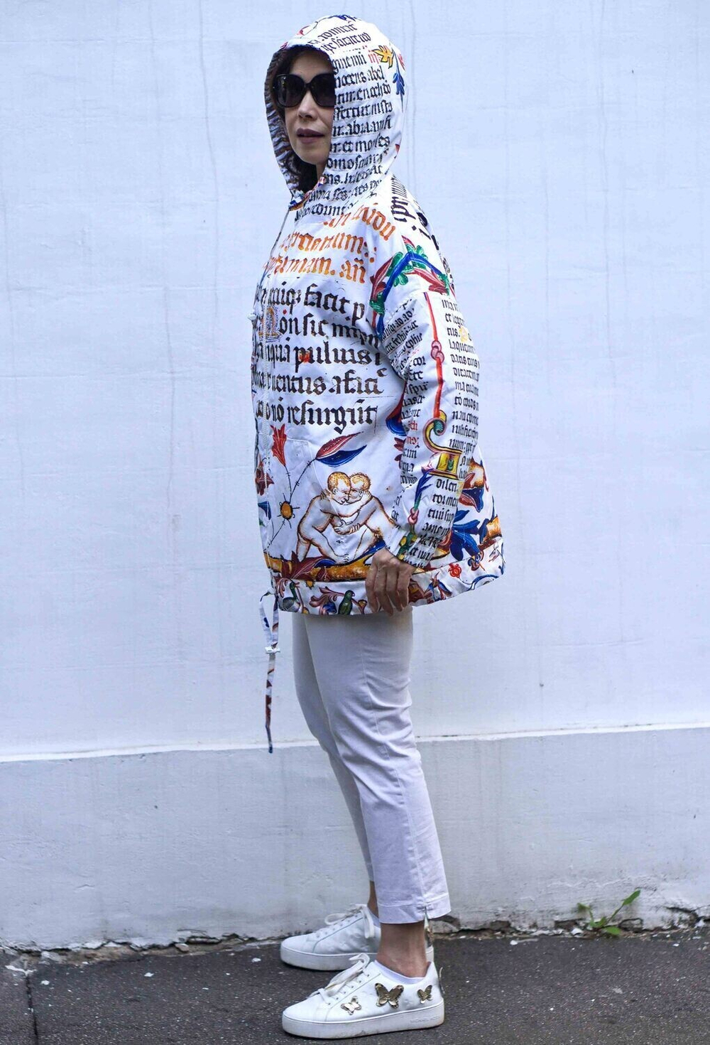 Куртка-ветровка "Манускрипт", по мотивам средневековых буквиц и иллюстраций из Бревиария короля Мартина Арагонского