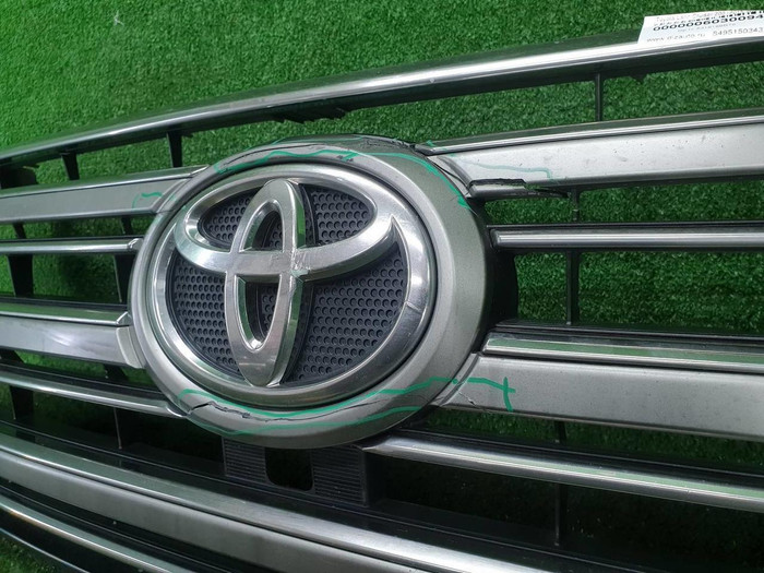 Решетка радиатора Toyota Land Cruiser 200 (2015-2021)