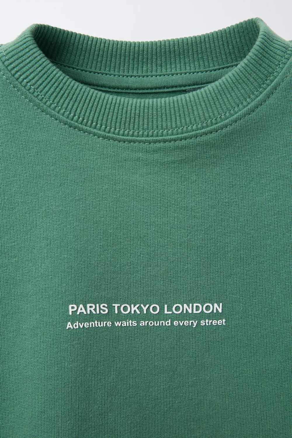 ZARA КОМПЛЕКТ ИЗ ФУТБОЛКИ И ШОРТОВ-ДЖОГГЕРОВ С НАДПИСЬЮ, ЗЕЛЕНЫЙ