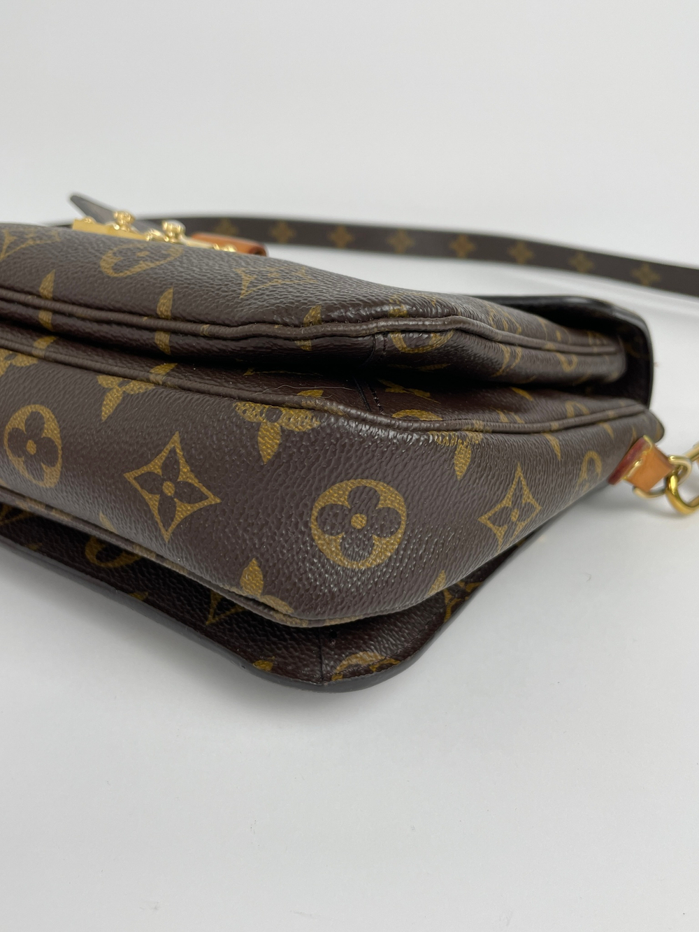 Сумка Louis Vuitton POCHETTE METIS