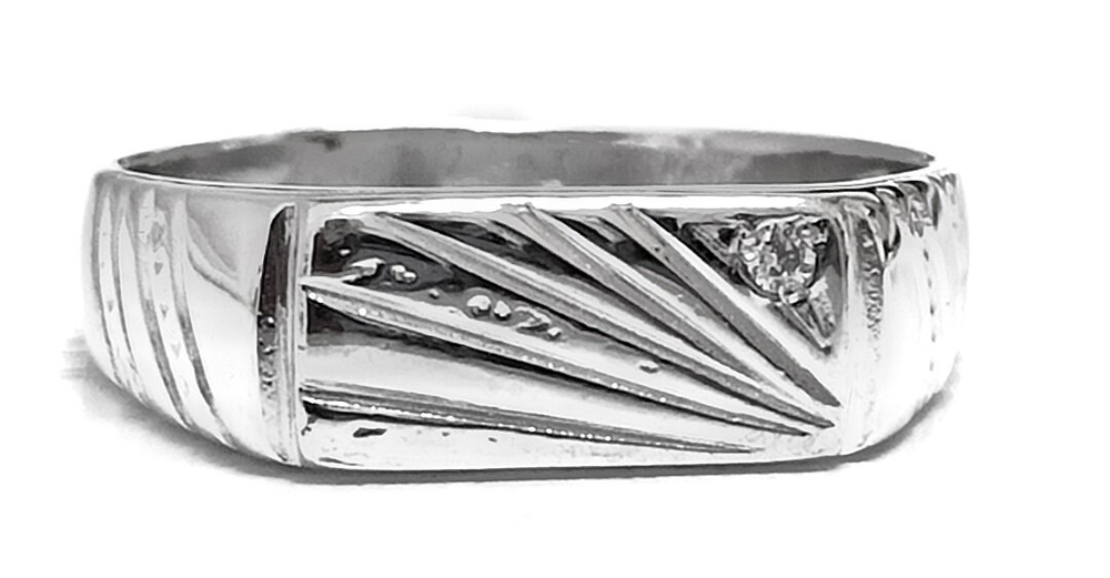 Ювелирное кольцо из серебра 925 пробы