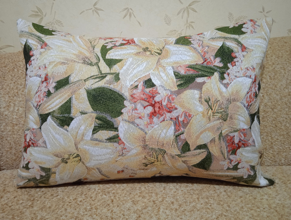 Декоративная гобеленовая наволочка для интерьерной подушки Лилии 68х47