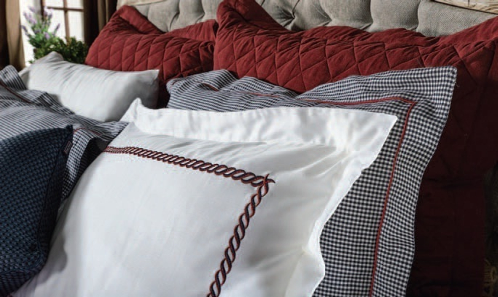 Элитное постельное белье Messina белое с темно-синим от Casual Avenue Турция