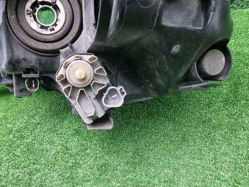 Фара правая Toyota Rav 4 CA40 (2012-2015) ксенон