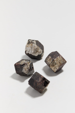 Альмандин (гранат) кристалл S