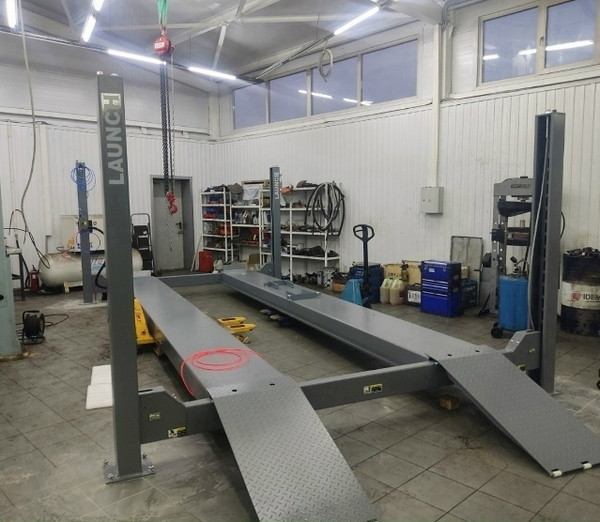 Поставка, настройка и монтаж четырехстоечного подъемника Launch