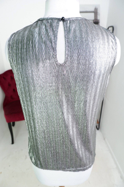 Топ блестящий, маркировка М, визуально на 46 размер