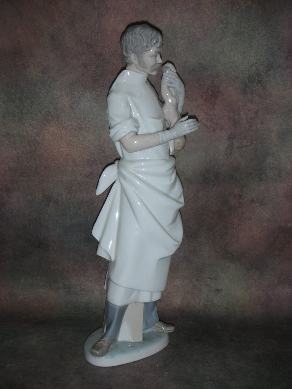 Статуэтка. Фарфор. Врач Акушер. Lladro. Испания