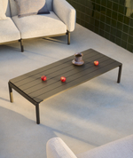 Журнальный столик Sorells из зеленого алюминия 63 x 149 см