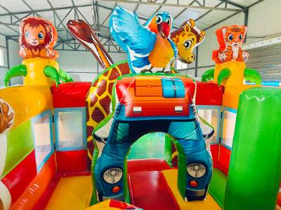 Коммерческий надувной батут «Сафари-экскурсия 3»,  4x3.5x2,5 м