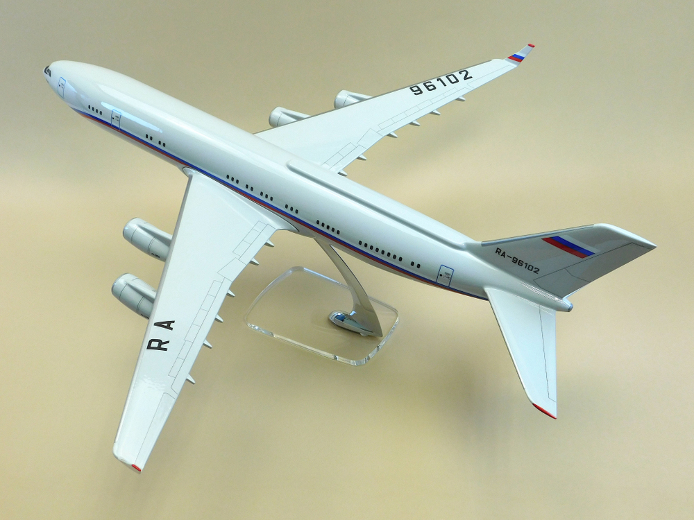 Модель самолета Ил-96-400ПУ (М1:100, СЛО Россия)
