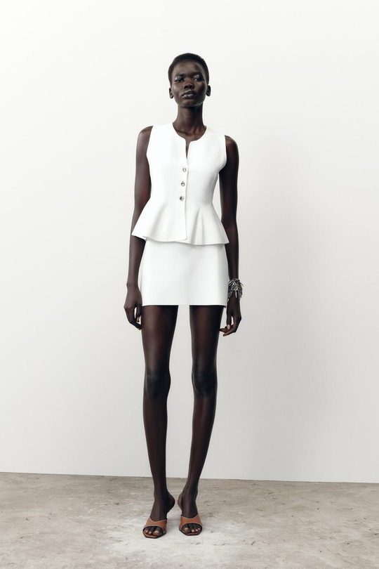 ZARA ТРИКОТАЖНЫЙ ТОП С БАСКОЙ, БЕЛЫЙ