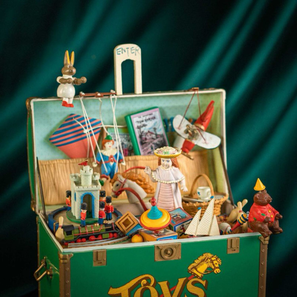 Винтаж: Музыкальная рождественская шкатулка фирмы ENESCO «Сундук с игрушками»
