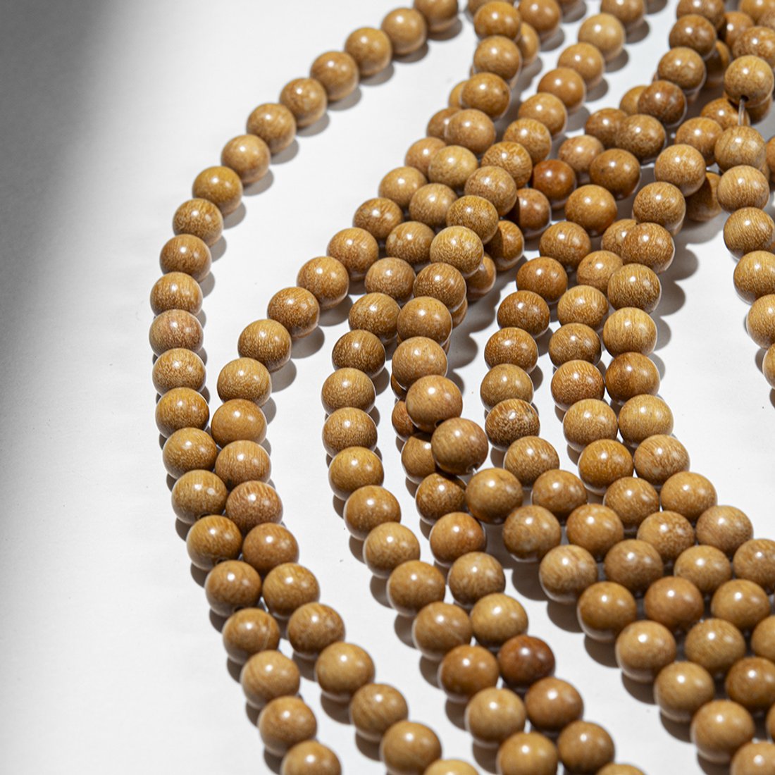 Сандал натуральный, бусины в форме шара, 6мм