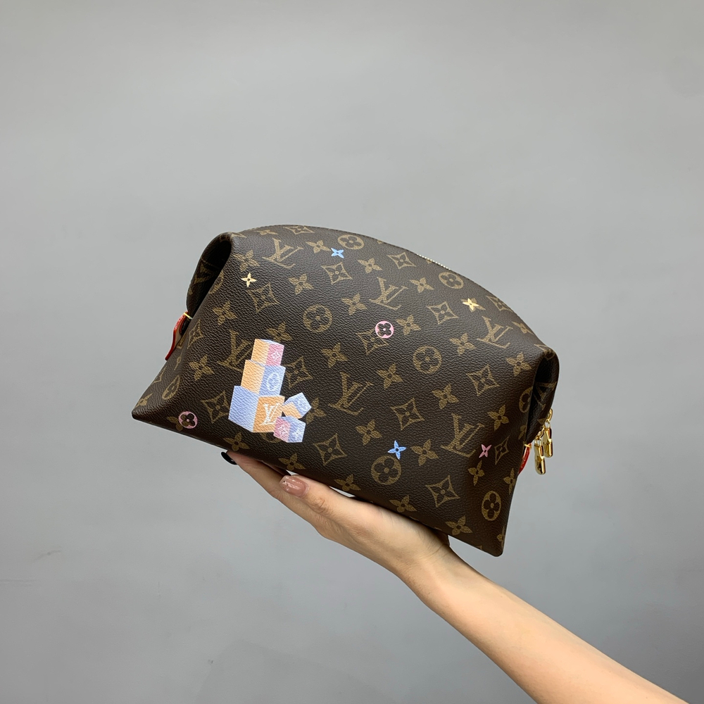 Louis Vuitton Pochette Cosmetique GM