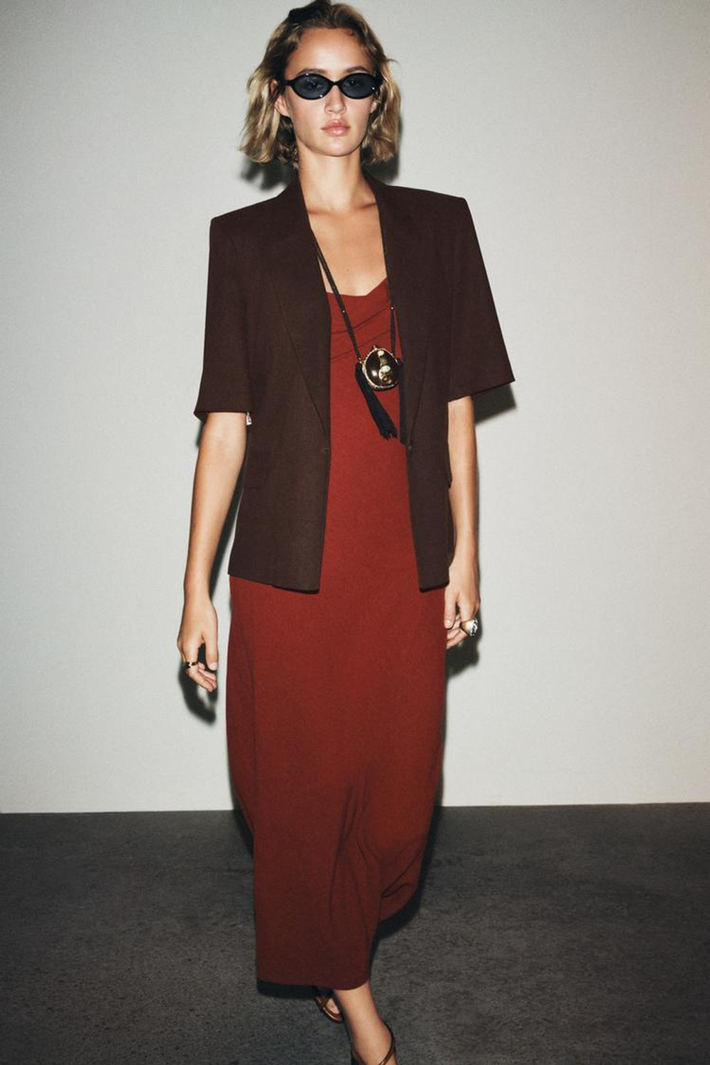 ZARA БЛЕЙЗЕР ИЗ ЛЬНА С КОРОТКИМИ РУКАВАМИ, КОРИЧНЕВЫЙ