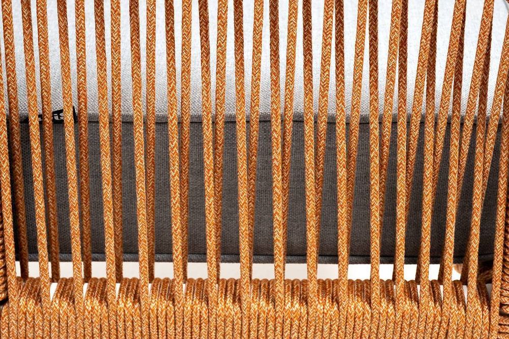 "Канны" кресло плетеное из роупа, каркас алюминий светло-серый (RAL7035) муар, роуп оранжевый меланж круглый, ткань светло-серая