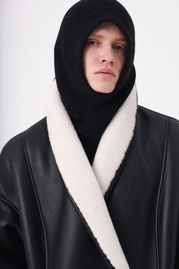 Капор вязаный, черный