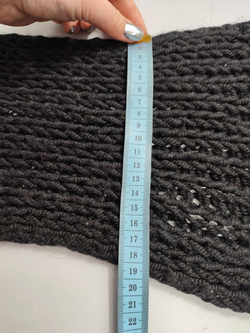 Шарф черный стильный