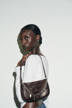 ZARA МИНИ-СУМКА С ПЛЕЧЕВЫМ РЕМНЕМ И ПОДВЕСКАМИ, КОРИЧНЕВЫЙ