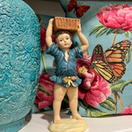 Мальчик с корзинкой