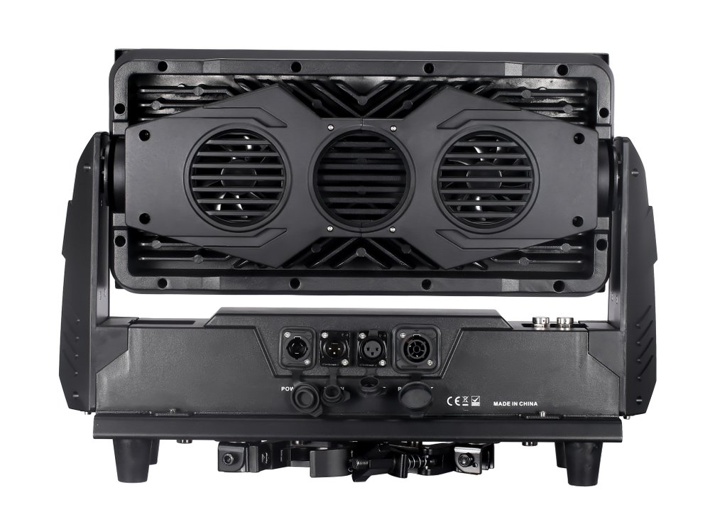 Strobe THUNDER P60 — LED стробоскоп 900 Вт RGBW IP65