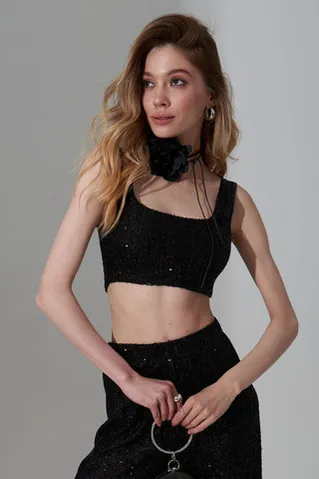 Топ с пайетками черного цвета