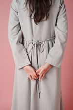 Платье оверсайз из смесовой ткани, светло-серая елочка