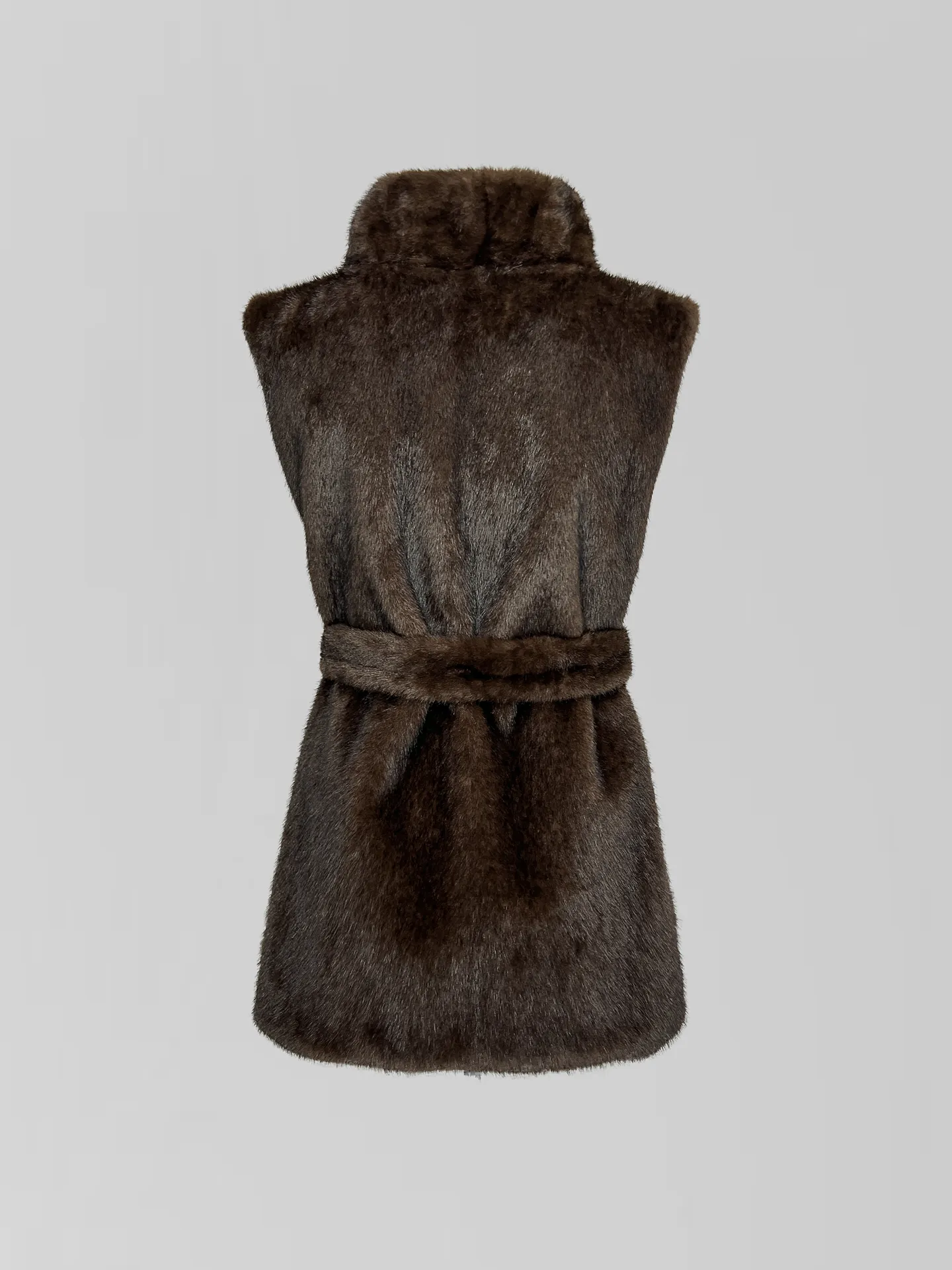 Жилетка Анжелика однотонная меховая с высоким горлом и поясом