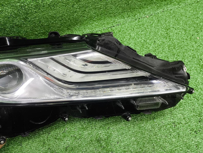 Фара правая Toyota Camry xv70 (2017-2021) LED
