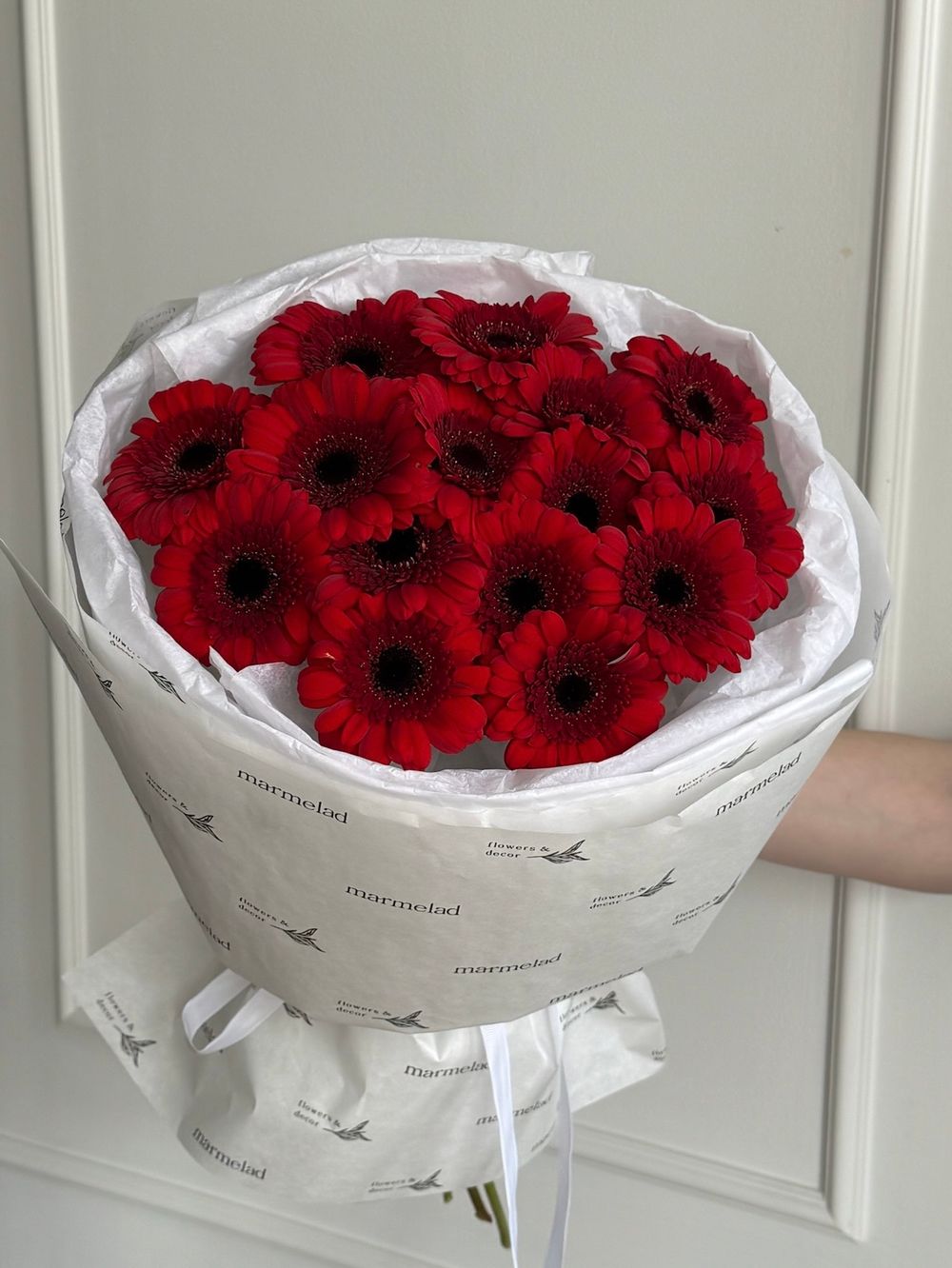 Букет из 15 минигербер красного оттенка