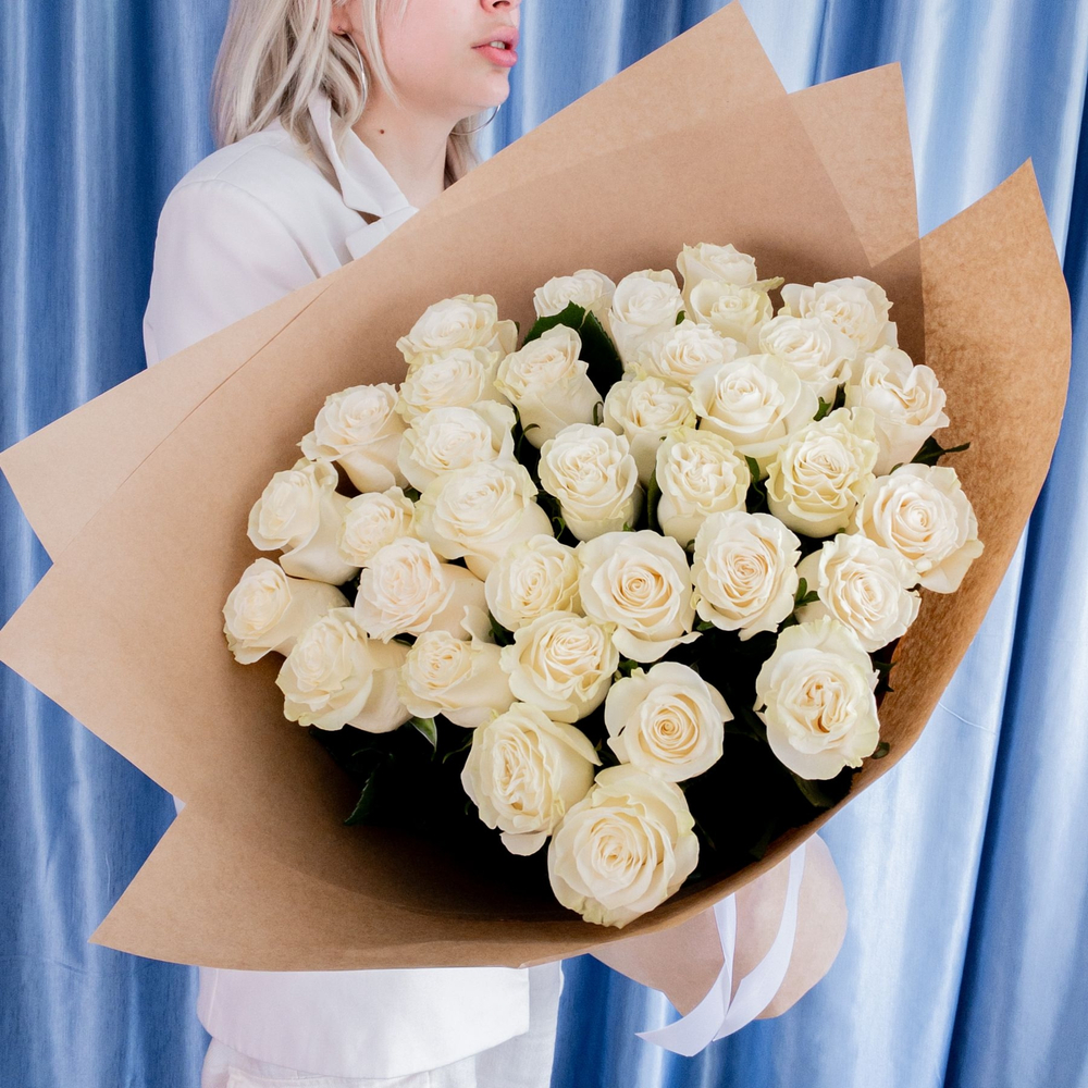 35 белых роз премиум