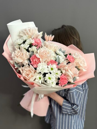 Авторский букет с розовыми французскими розами