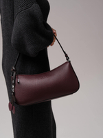 Кожаная сумка багет кросс-боди зимняя вишня