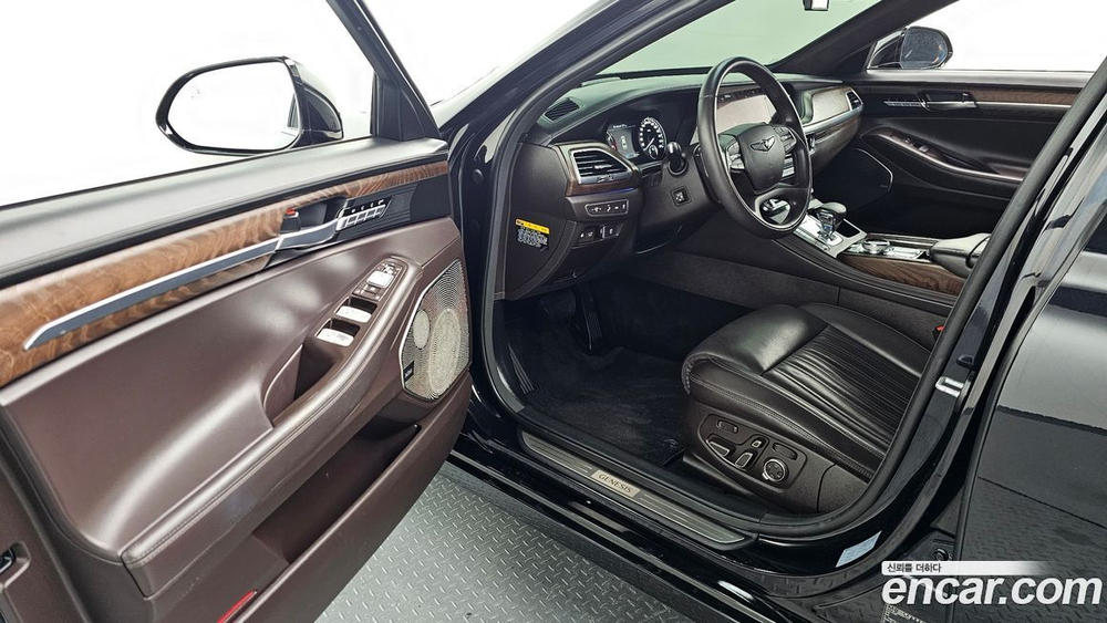 Genesis G90 5.0 AWD (07.2020)