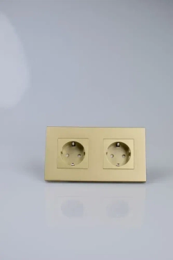 Розетка золотая с заземлением, двойная розетка с защитными шторками
