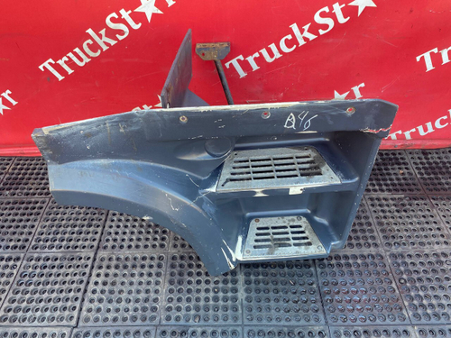 Корпус (дефект) подножек правый