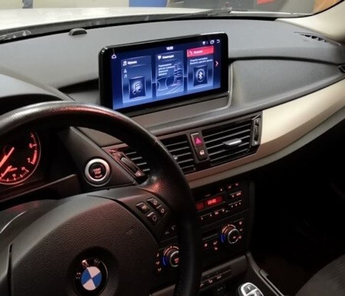 Магнитола для BMW X1 (E84) 2009-2015 (взамен верхнего бардачка) - Parafar PF5219a138/128 монитор 10.25" на Android 13, Быстрая, CarPlay, 4G SIM-слот
