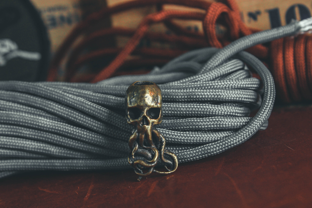 Темлячная бусина, подвеска "череп Джонса", желтый метал