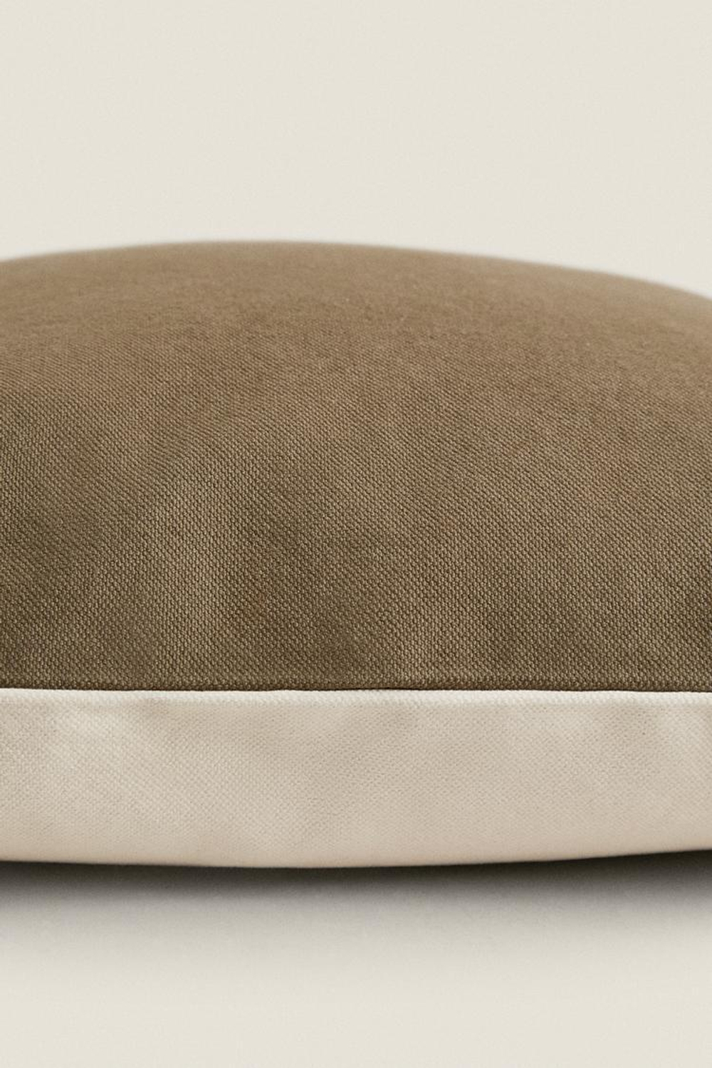 ZARA HOME ХЛОПКОВЫЙ ЧЕХОЛ ДЛЯ ДЕКОРАТИВНОЙ ПОДУШКИ, ТЕМНО-ОЛИВКОВЫЙ