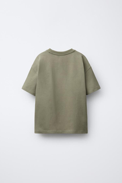 ZARA ФУТБОЛКА ИЗ ПЛОТНОЙ ТКАНИ С ВЫШИТОЙ НАДПИСЬЮ, СВЕТЛЫЙ ХАКИ