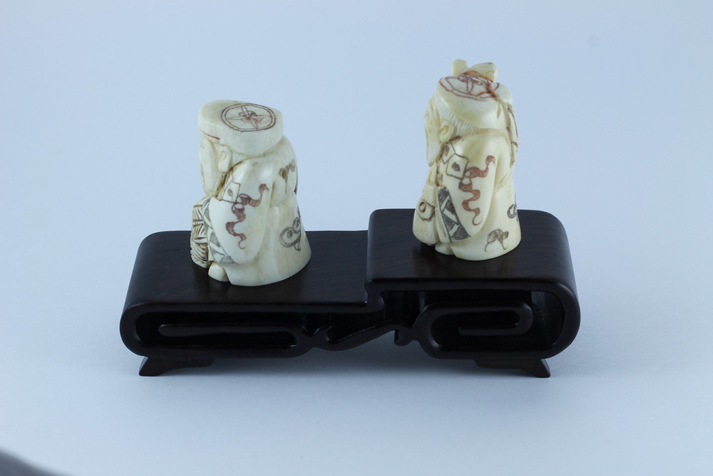 Сет нэцкэ Дзюродзин и Фукурокудзю на подставке