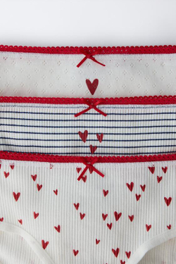 ZARA НАБОР ИЗ 3 ТРУСОВ С ПРИНТОМ «СЕРДЦА», ЭКРЮ