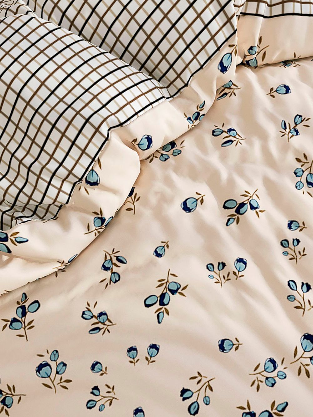 Постельное белье сатин Milky Garden "Nice Day/Nice Day (компаньон)" евро Наволочка 50х70 см 2 шт Простынь на резинке 180x200 см Пододеяльник 200x215 см