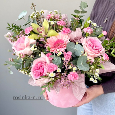 Цветочная композиция (в коробке 18*18 см бархат)